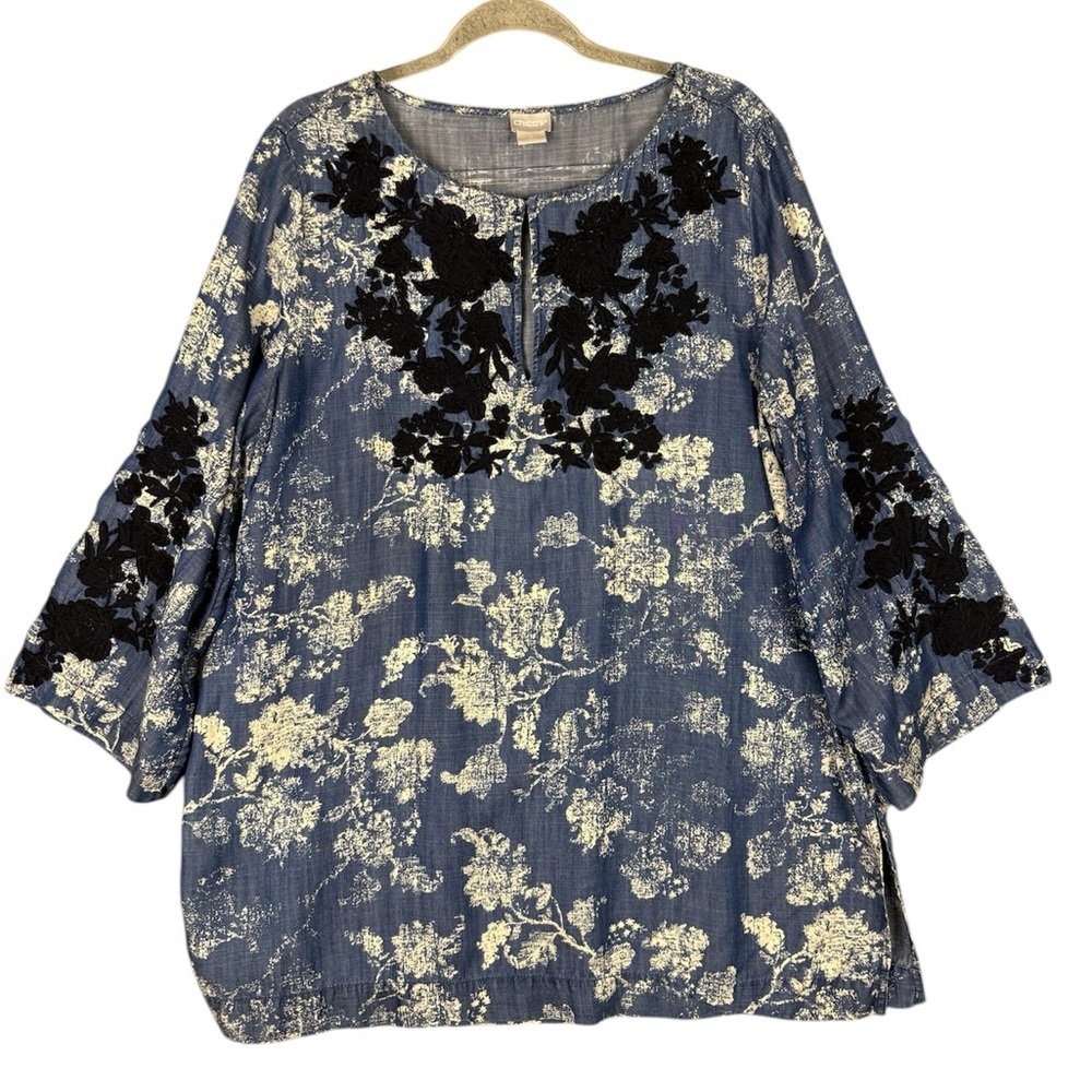 Chicos blue floral embroidered tunic with split neck size 3/L preowned boho